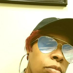 Meet your Posher, April